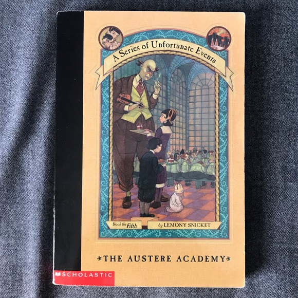 Bundle of 10 Lemony Snicket — A Series of Unfortunate Events Books - Picture 7 of 13